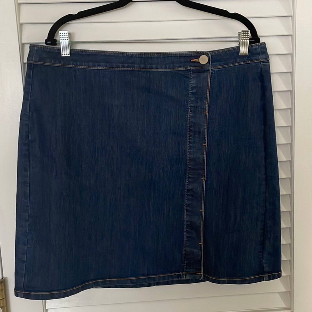 Loft denim skirt 14 never worn